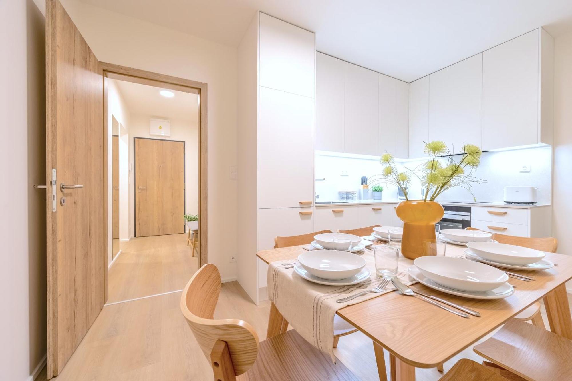 Апартаменти Bright 2Br - 5Th Floor, Balcony, Free Parking By Gravity Прага Екстер'єр фото