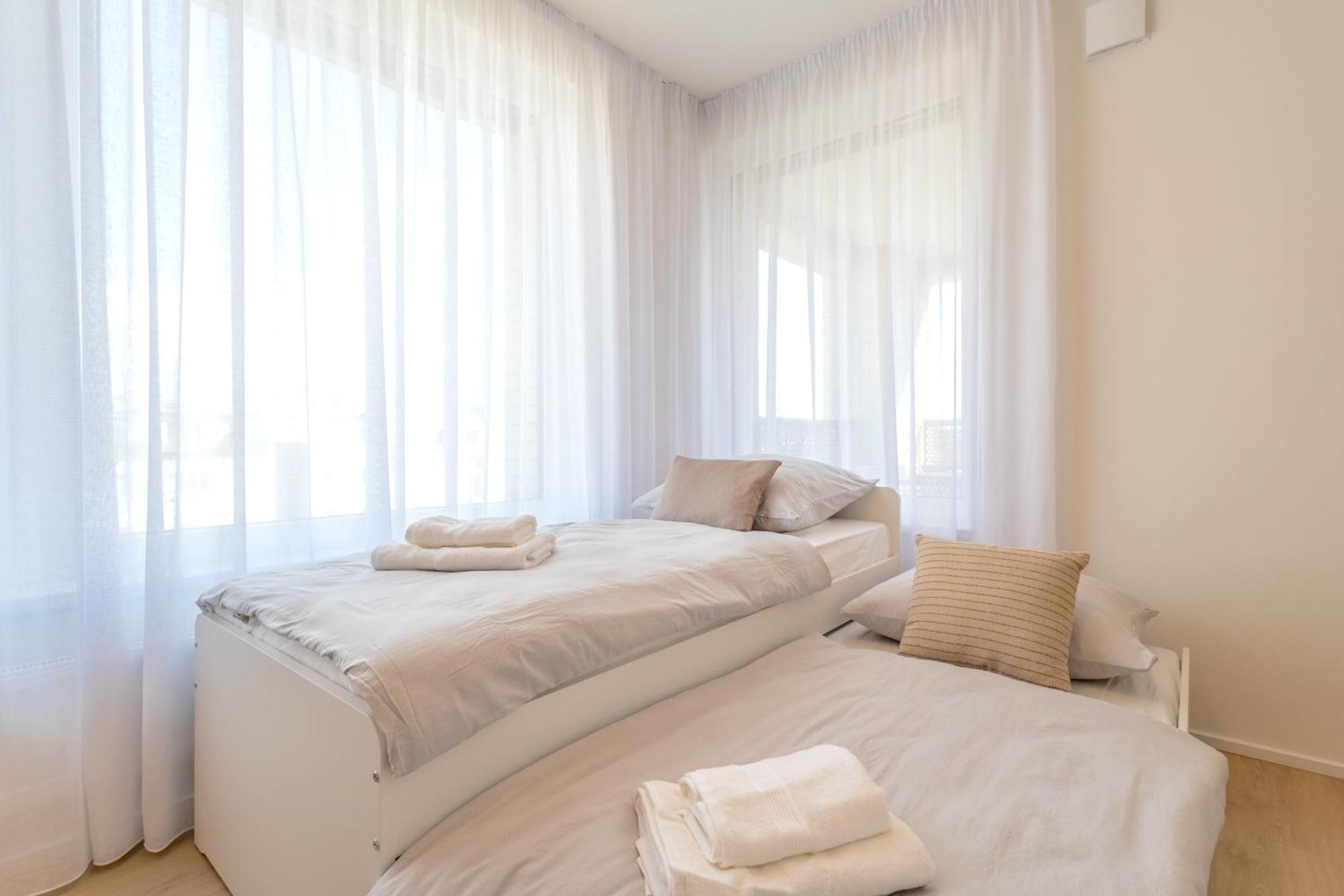 Апартаменти Bright 2Br - 5Th Floor, Balcony, Free Parking By Gravity Прага Екстер'єр фото
