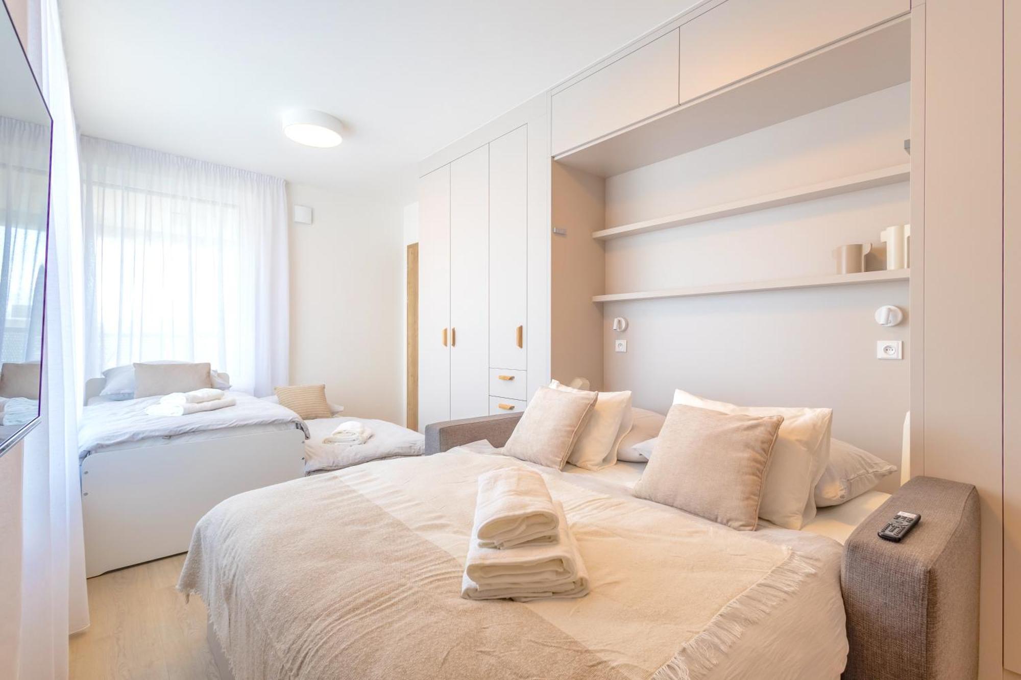 Апартаменти Bright 2Br - 5Th Floor, Balcony, Free Parking By Gravity Прага Екстер'єр фото