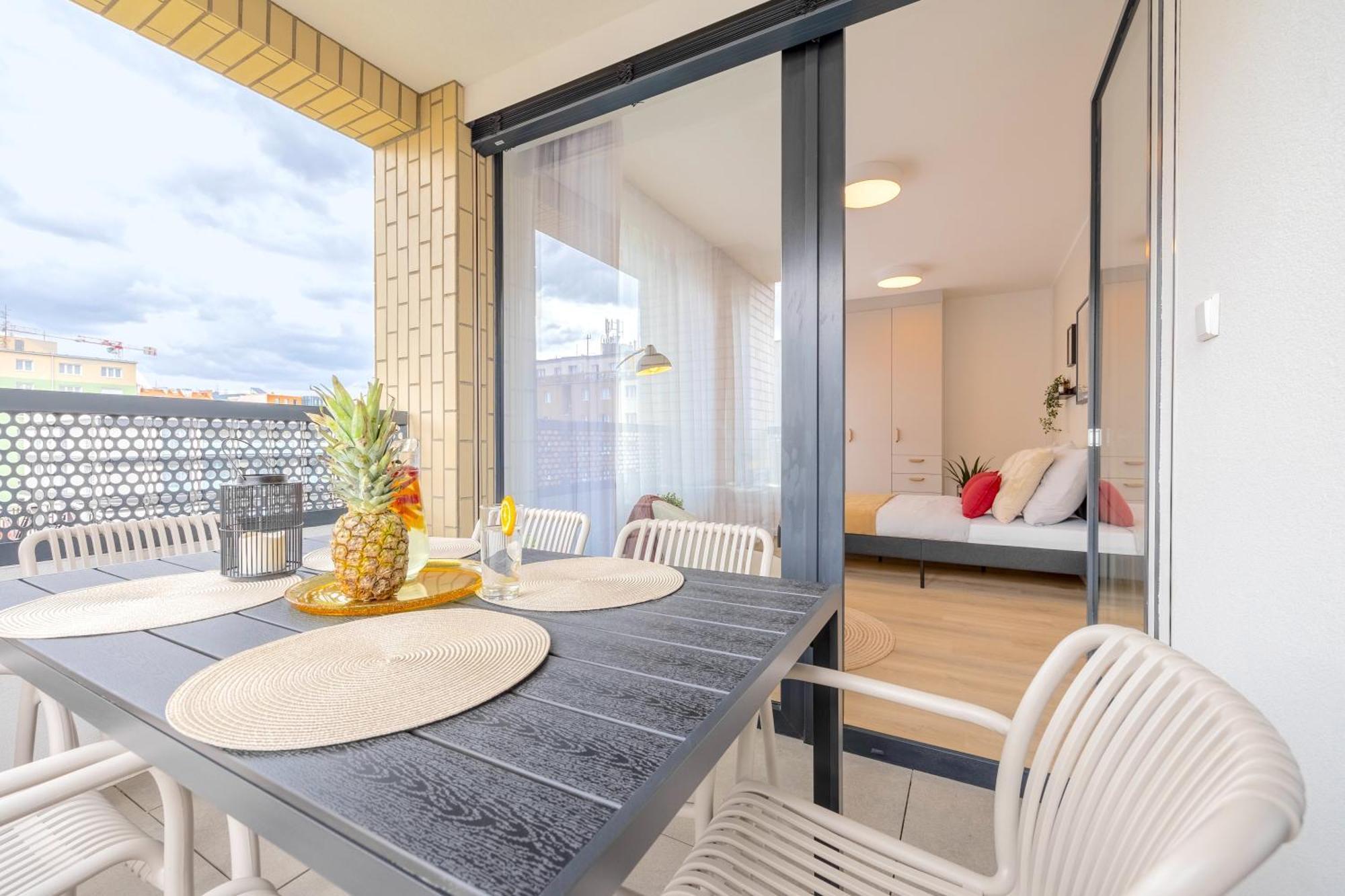Апартаменти Bright 2Br - 5Th Floor, Balcony, Free Parking By Gravity Прага Екстер'єр фото
