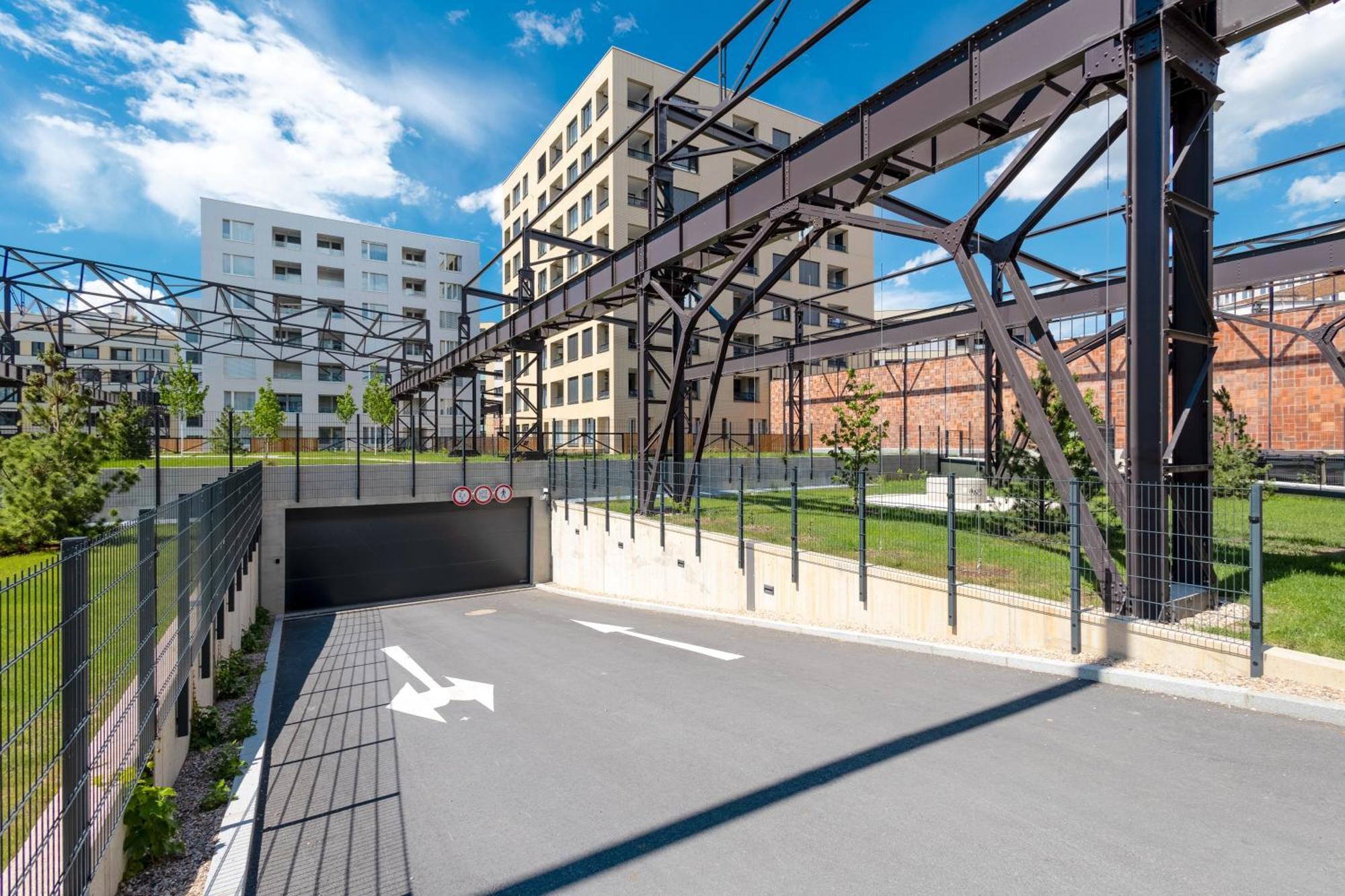 Апартаменти Bright 2Br - 5Th Floor, Balcony, Free Parking By Gravity Прага Екстер'єр фото