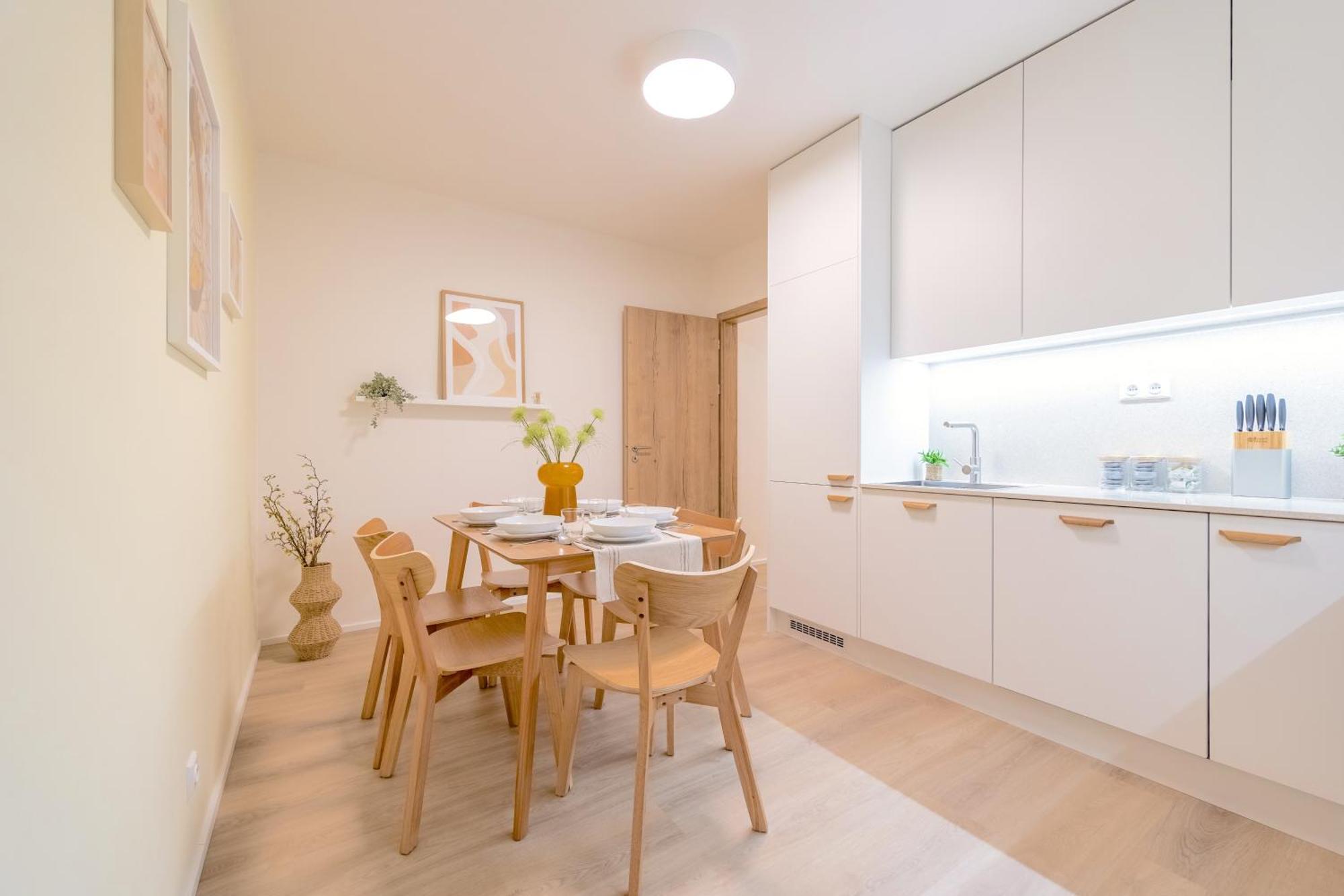 Апартаменти Bright 2Br - 5Th Floor, Balcony, Free Parking By Gravity Прага Екстер'єр фото