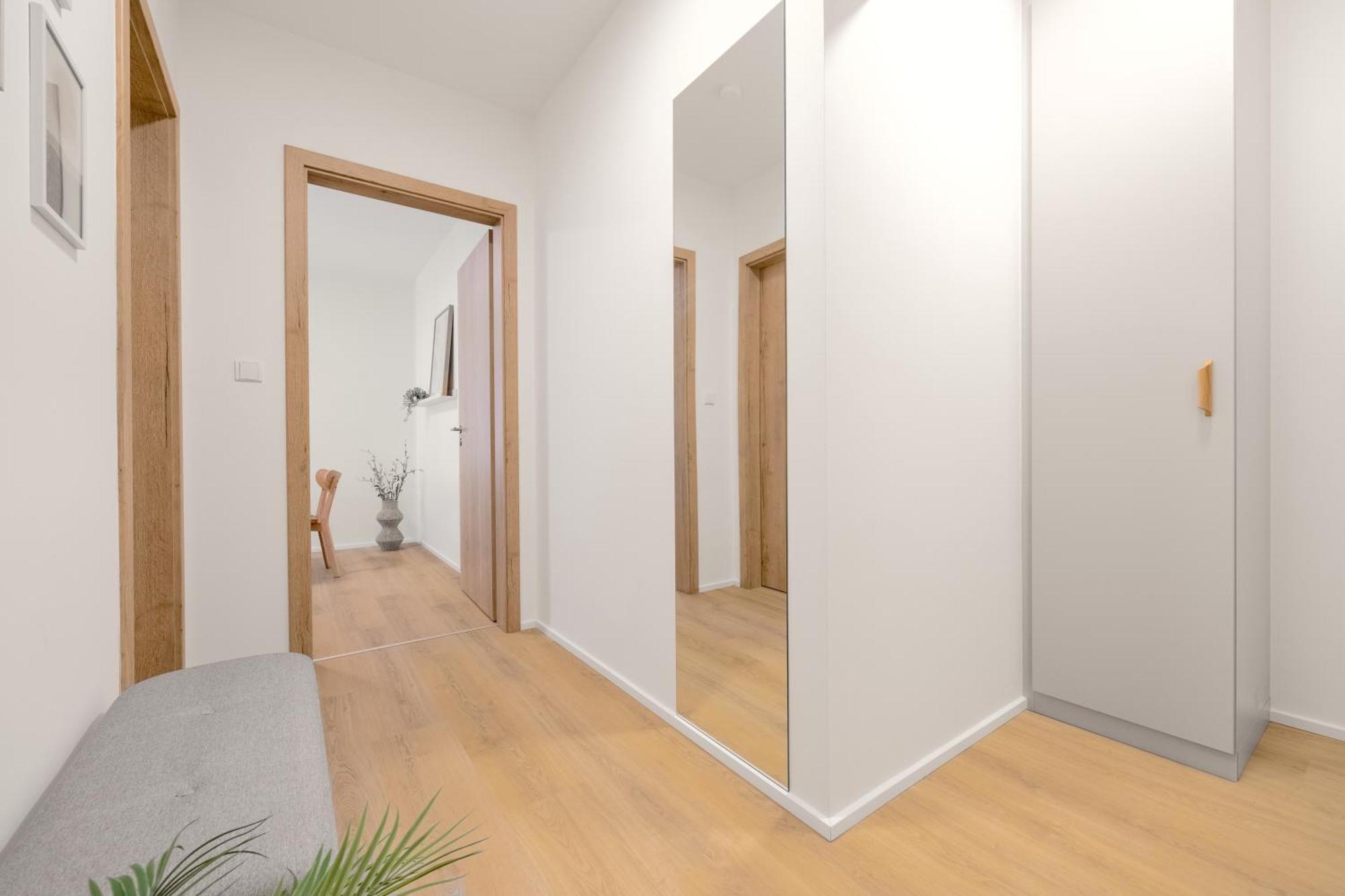 Апартаменти Bright 2Br - 5Th Floor, Balcony, Free Parking By Gravity Прага Екстер'єр фото