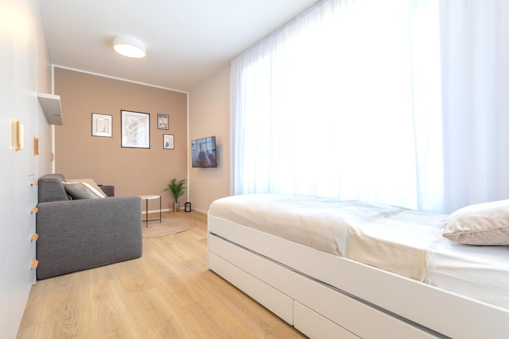 Апартаменти Bright 2Br - 5Th Floor, Balcony, Free Parking By Gravity Прага Екстер'єр фото